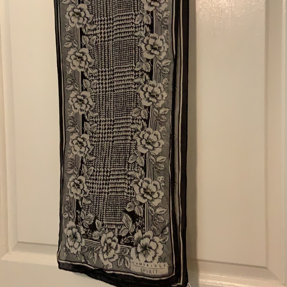LAST CHANCE 🎁 Cambridge Spirit Silk Scarf AS IS
